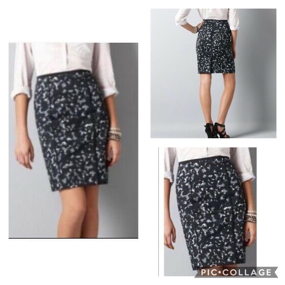 LOFT Petites Printed Pencil Skirt - Picture 1 of 8
